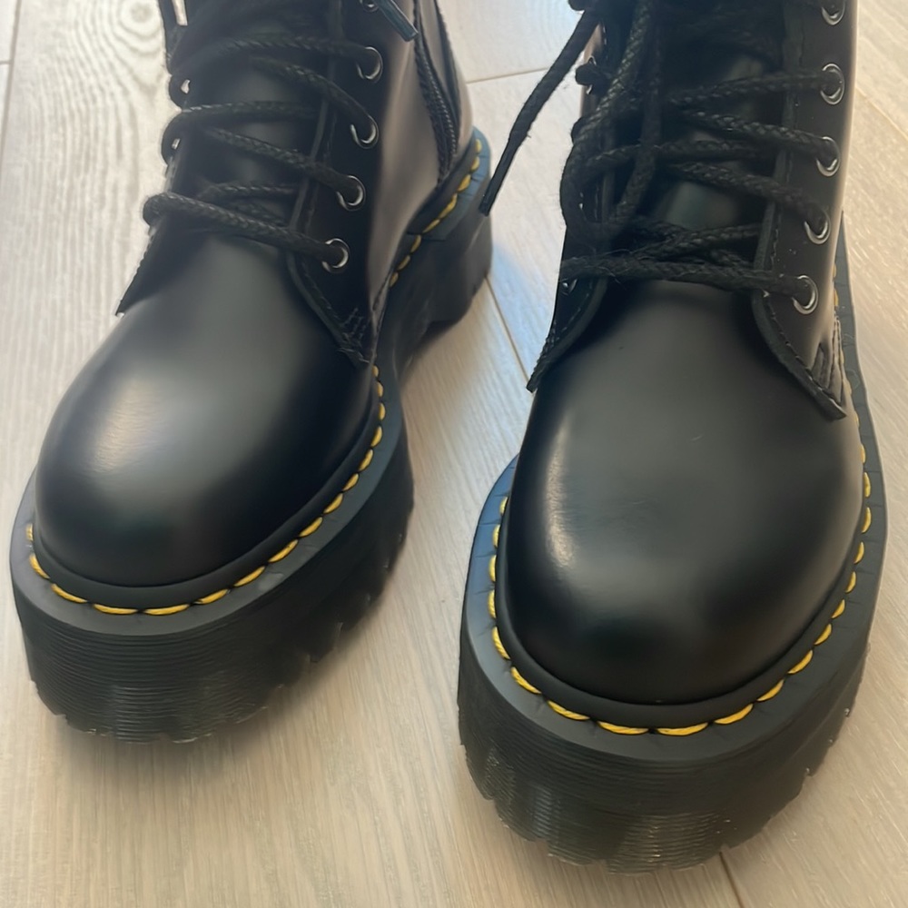 Dr. Martens Jadon boots new in box - Picture 4 of 7
